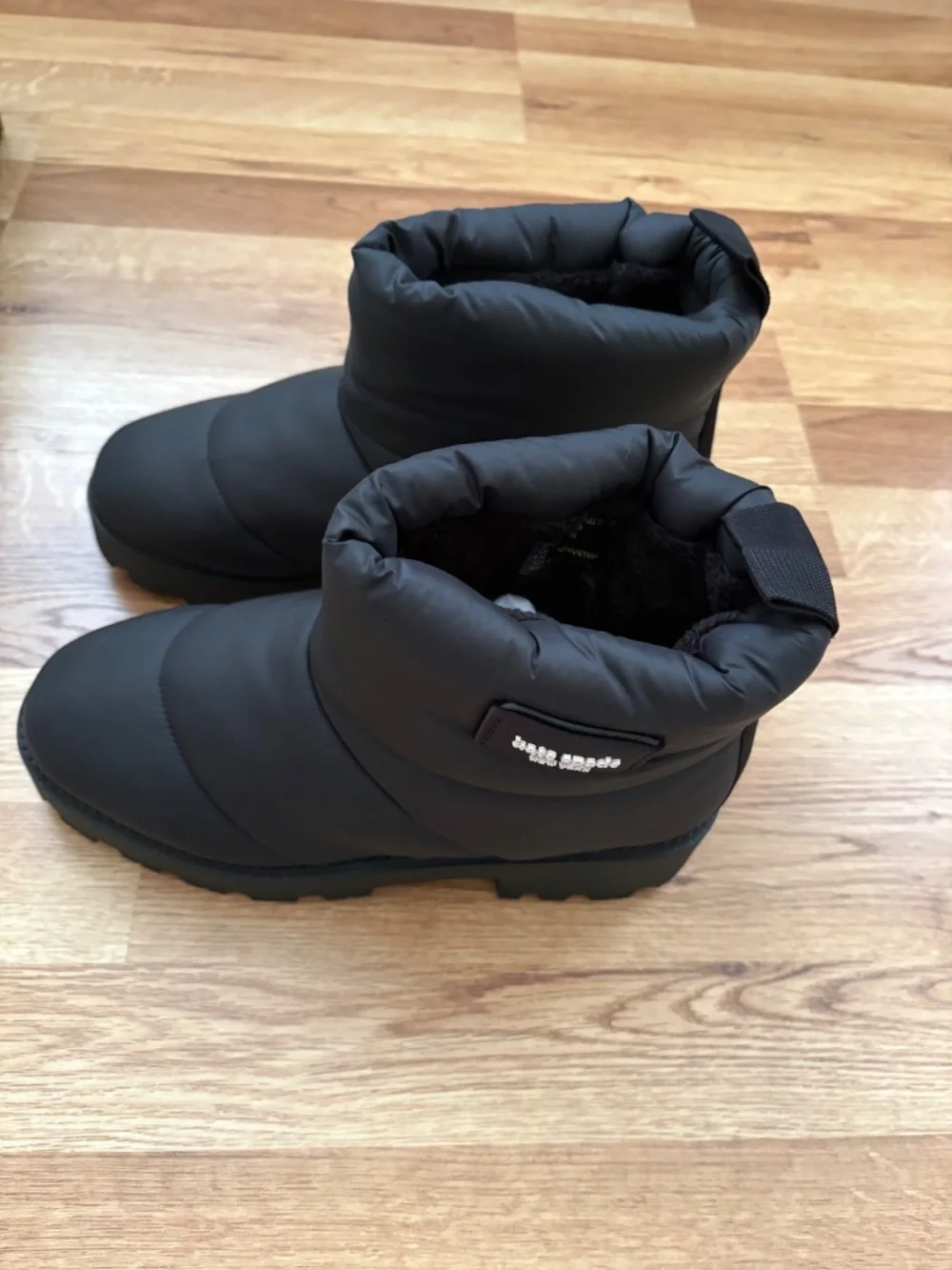 NIB Kate Spade Puffed Pull-On Booties